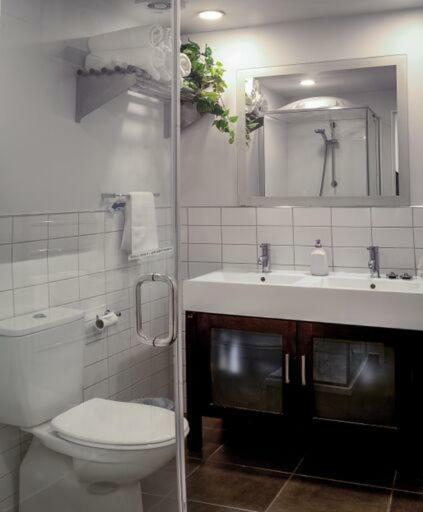 Central, Modern Loft Style Home - 2 Min Walk From Town Distretto di Distretto di Queenstown Esterno foto